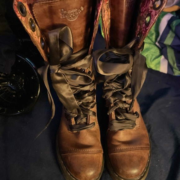Dr Martens Triumph 1914 - Picture 2 of 4